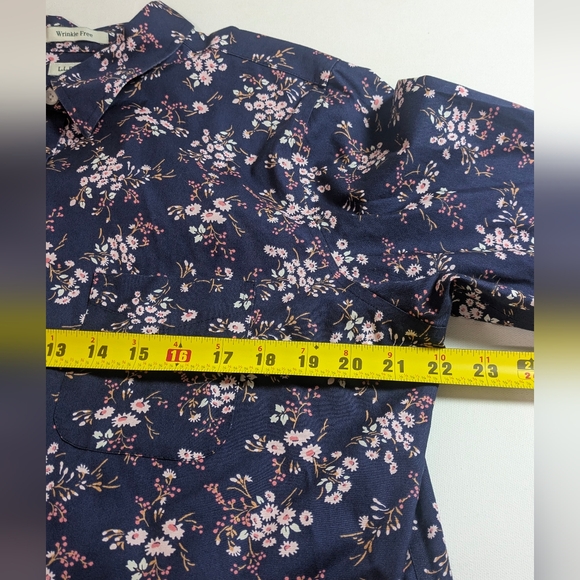 L.L. BEAN Floral WRINKLE FREE Cotton Button Down Shirt Navy Pink Size L EUC - Picture 10 of 12
